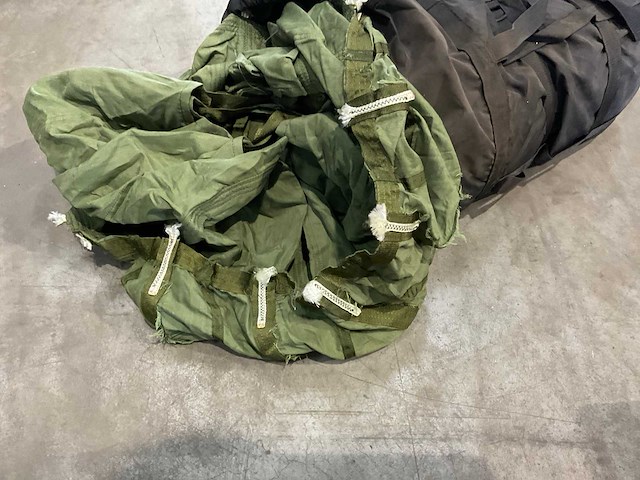 Parachute - afbeelding 3 van  4