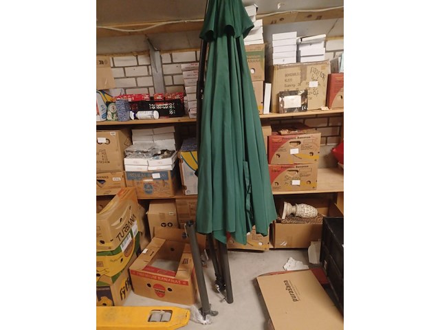 Parasol hang zo goed als nieuw 300 cm doorsnee in opberg hoes aantal 1 stuks. - afbeelding 2 van  5