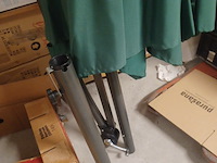 Parasol hang zo goed als nieuw 300 cm doorsnee in opberg hoes aantal 1 stuks. - afbeelding 3 van  5