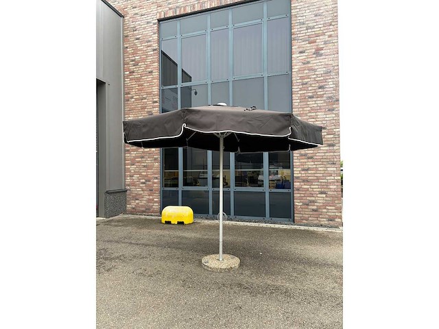 Parasol met betonnen voet - afbeelding 2 van  5