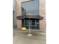 Parasol met betonnen voet - afbeelding 2 van  5