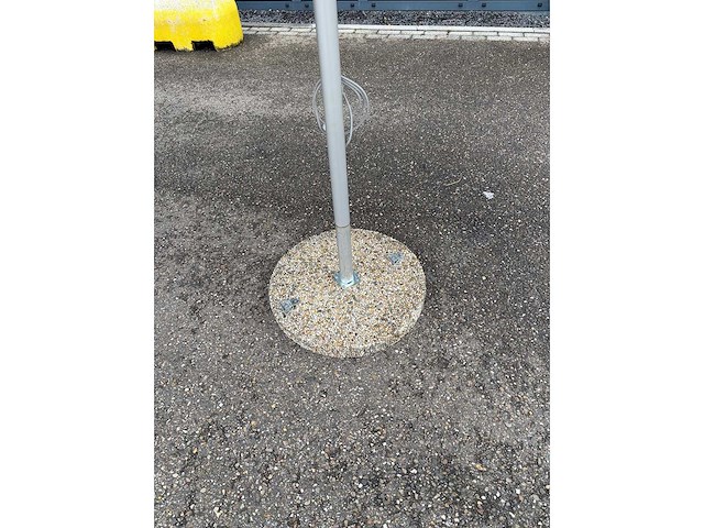 Parasol met betonnen voet - afbeelding 3 van  5