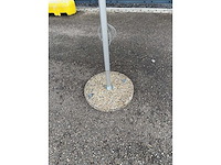 Parasol met betonnen voet - afbeelding 3 van  5