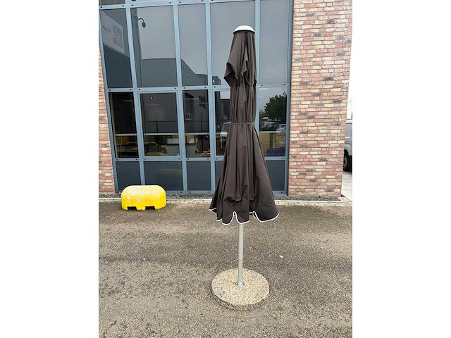 Parasol met betonnen voet - afbeelding 5 van  5