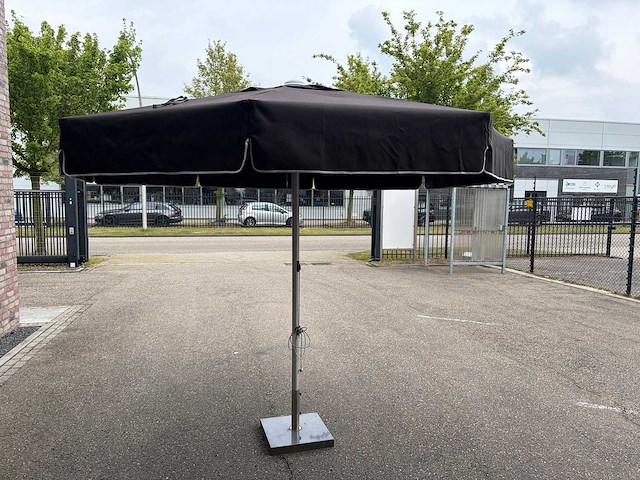 Parasol met bijpassende voet - afbeelding 1 van  4
