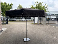 Parasol met bijpassende voet - afbeelding 1 van  4