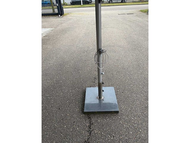 Parasol met bijpassende voet - afbeelding 2 van  4