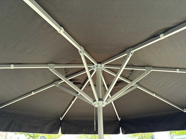 Parasol met bijpassende voet - afbeelding 3 van  4