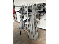 Parasol met voet (10x) - afbeelding 2 van  5