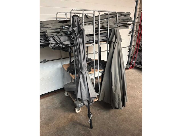 Parasol met voet (10x) - afbeelding 3 van  5