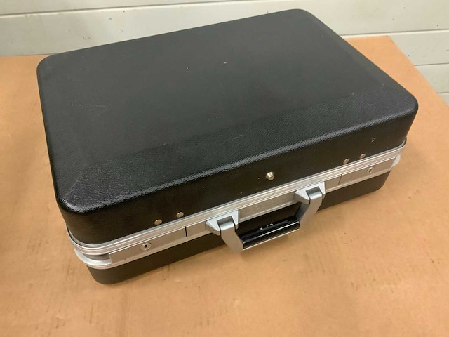 Parat clasic gereedschapskoffer met inhoud - afbeelding 9 van  10