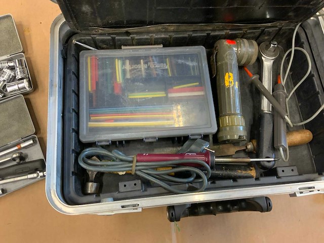 Parat clasic gereedschapskoffer met inhoud - afbeelding 10 van  13