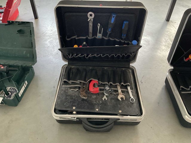 Parat gereedschapskoffer met inhoud - afbeelding 1 van  3