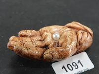 Parel in gods hand - afbeelding 1 van  5