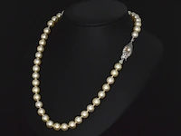 Parel snoer met witgouden sluiting