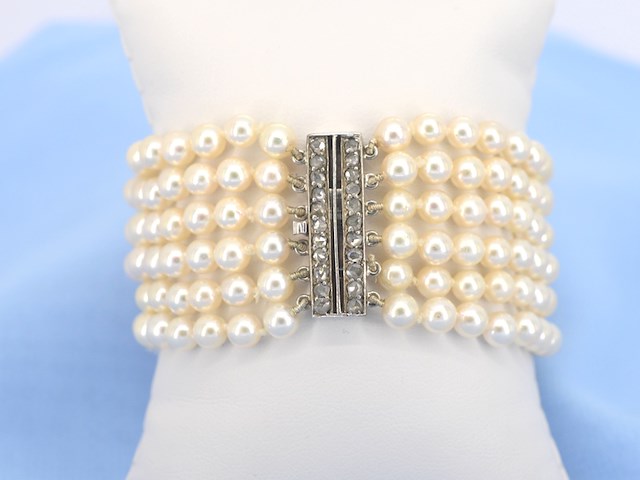 Parelarmband met platina slot met diamanten - afbeelding 1 van  6