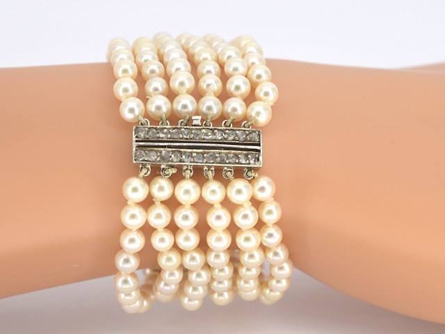 Parelarmband met platina slot met diamanten - afbeelding 2 van  6
