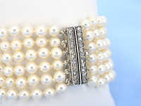 Parelarmband met platina slot vol met diamanten - afbeelding 3 van  8