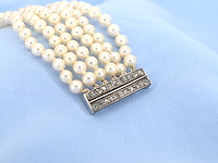 Parelarmband met platina slot vol met diamanten - afbeelding 5 van  8