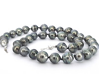 Parelcollier met tahiti parels en een gouden sluiting