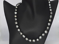 Parelcollier met tahiti parels en een gouden sluiting - afbeelding 3 van  10