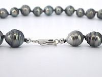 Parelcollier met tahiti parels en een gouden sluiting - afbeelding 8 van  10