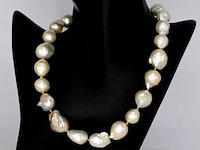 Parelketting met barok parels en een sterling zilveren sluiting - afbeelding 1 van  9