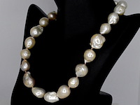 Parelketting met barok parels en een sterling zilveren sluiting - afbeelding 3 van  9