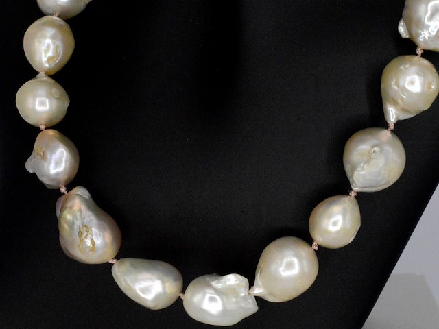 Parelketting met barok parels en een sterling zilveren sluiting - afbeelding 5 van  9