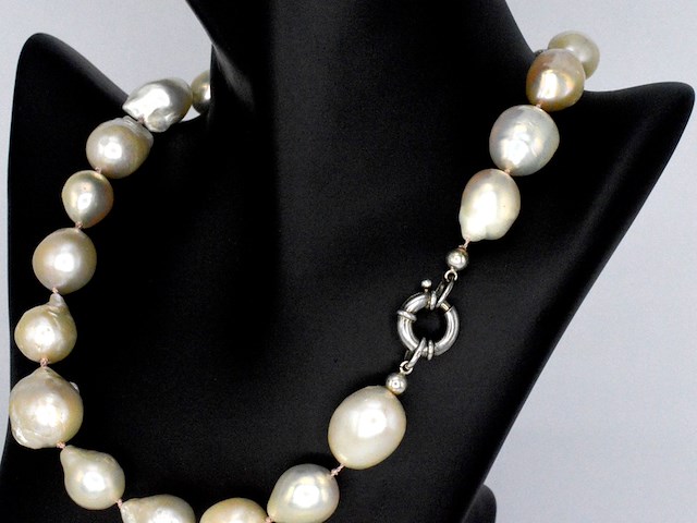 Parelketting met barok parels en een sterling zilveren sluiting - afbeelding 6 van  9