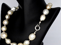 Parelketting met barok parels en een sterling zilveren sluiting - afbeelding 6 van  9