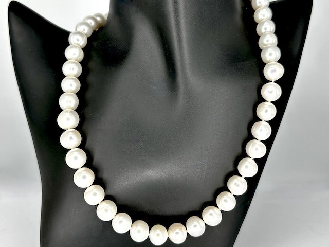 Parelketting met diamanten sluiting - afbeelding 2 van  9