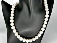 Parelketting met diamanten sluiting - afbeelding 2 van  9
