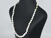 Parelsnoer gouden sluiting diamant