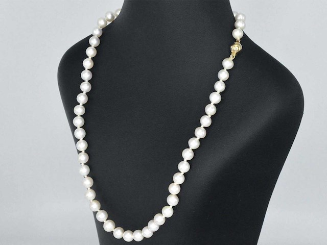 Parelsnoer met gouden sluiting met diamant - afbeelding 1 van  10