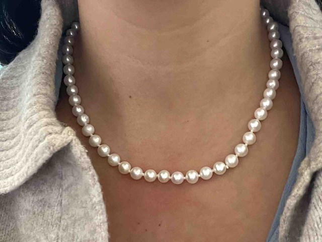 Parelsnoer met gouden sluiting met diamant - afbeelding 3 van  10