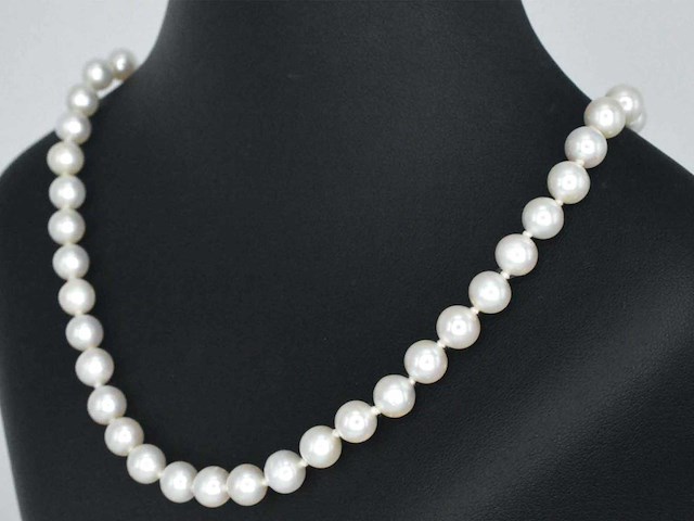 Parelsnoer met gouden sluiting met diamant - afbeelding 5 van  10