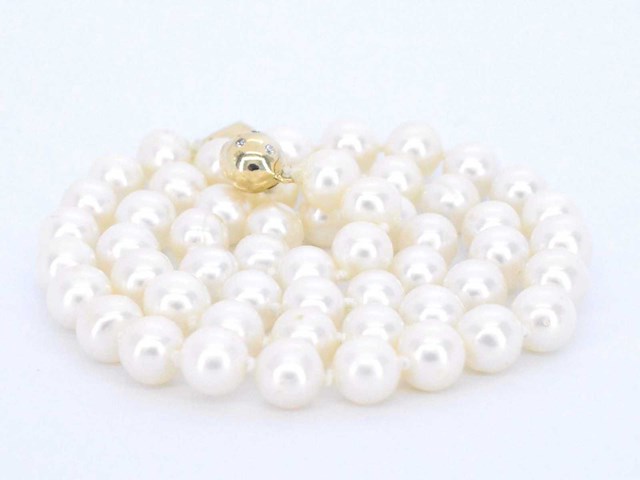 Parelsnoer met gouden sluiting met diamant - afbeelding 8 van  10