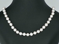 Parelsnoer met gouden sluiting met diamant - afbeelding 2 van  8