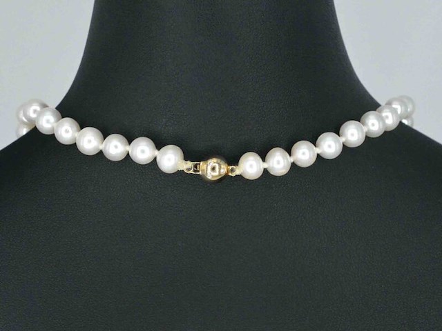 Parelsnoer met gouden sluiting met diamant - afbeelding 3 van  8