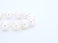 Parelsnoer met gouden sluiting met diamant - afbeelding 4 van  8