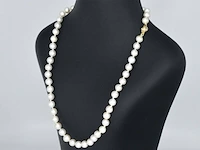Parelsnoer met gouden sluiting met diamant