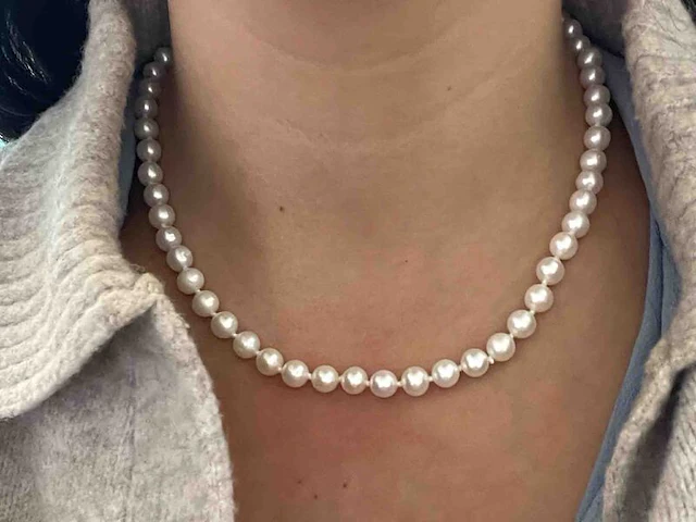 Parelsnoer met gouden sluiting met diamant - afbeelding 4 van  11