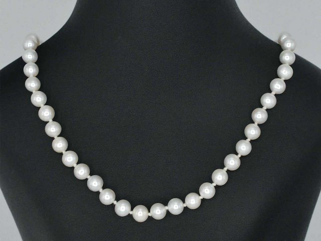 Parelsnoer met witgouden sluiting en diamant - afbeelding 5 van  10