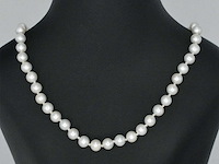 Parelsnoer met witgouden sluiting en diamant - afbeelding 5 van  10