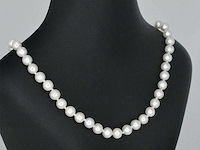 Parelsnoer met witgouden sluiting en diamant - afbeelding 6 van  10