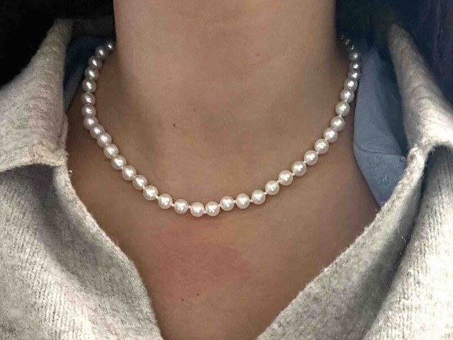 Parelsnoer met witgouden sluiting met diamant - afbeelding 4 van  11