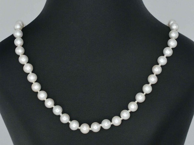 Parelsnoer met witgouden sluiting met diamant - afbeelding 5 van  11