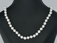 Parelsnoer met witgouden sluiting met diamant - afbeelding 5 van  11