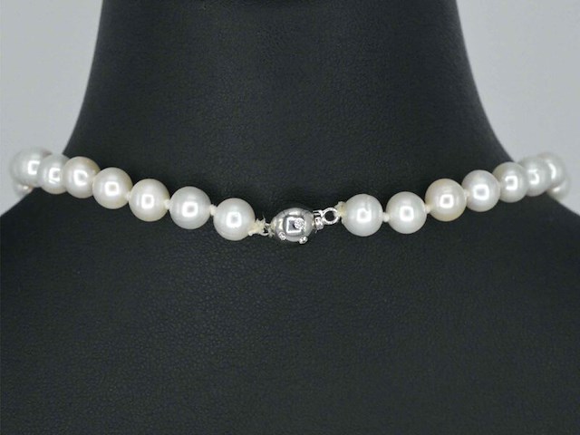 Parelsnoer met witgouden sluiting met diamant - afbeelding 7 van  11